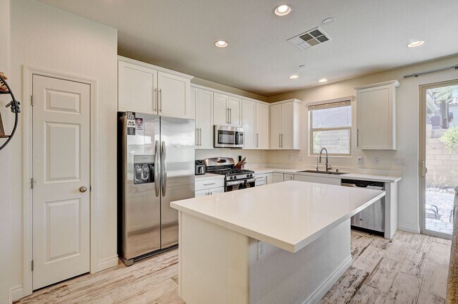 Building Photo - Stunning Southern Highlands three bedroom!