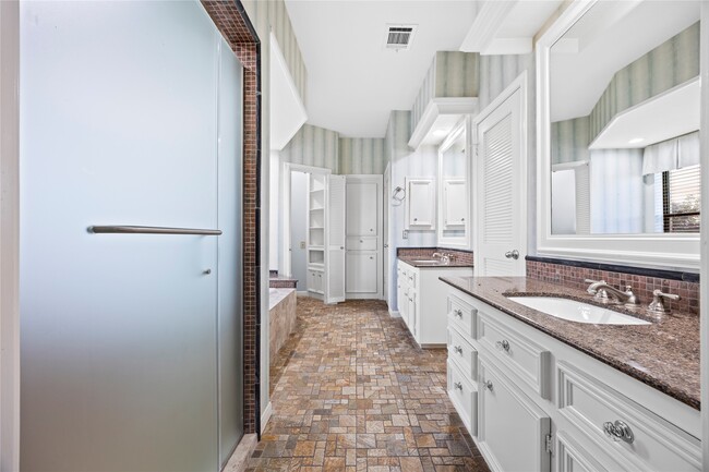 Building Photo - 18227 Longmoor Dr