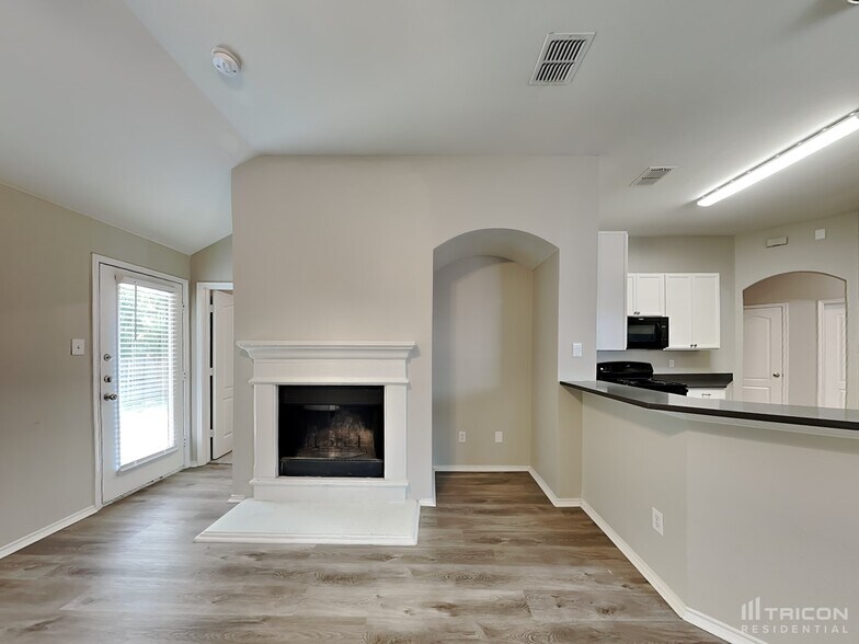 Building Photo - 2544 Taos Dr