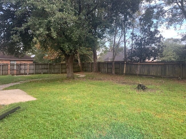 Building Photo - 3 Bd / 2 Bath Home in Pinehurst Subd.