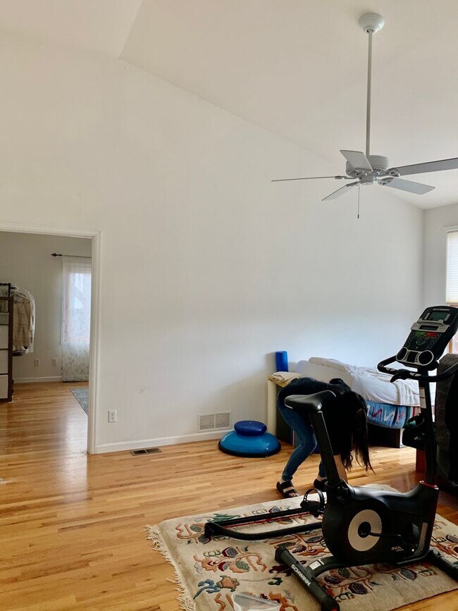 Building Photo - Gorgeous Gunbarrel Home on Cul-de-Sac!