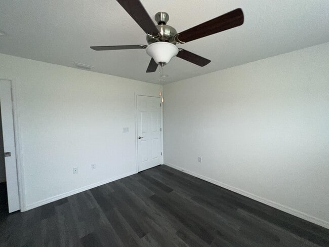 Building Photo - 9 Maple Ln