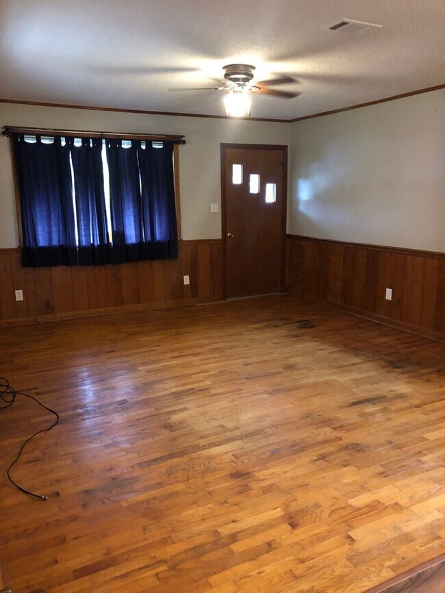 Building Photo - Charming Single-Story Home on a Spacious Lot