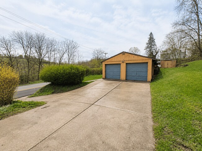 Building Photo - 1445 Hulton Rd