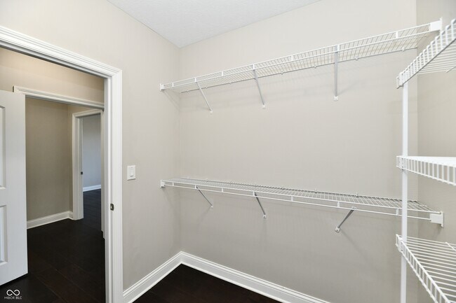 Building Photo - 8555 One W Dr