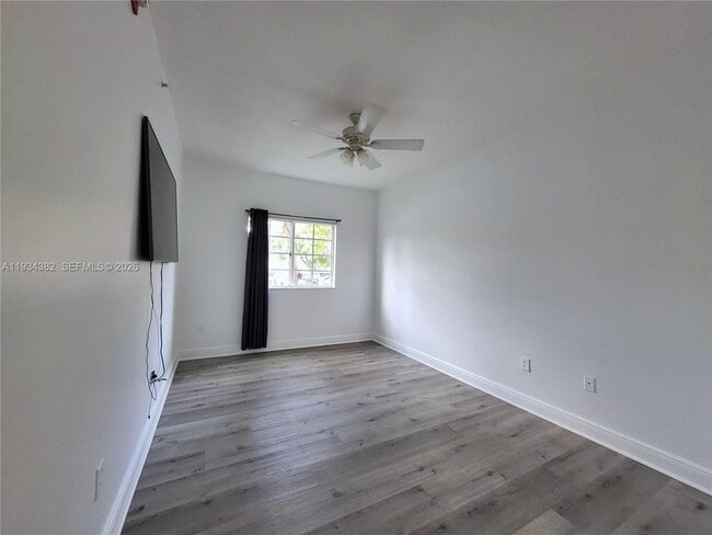 Building Photo - 7200 NW 114th Ave