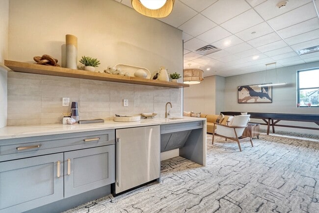 Building Photo - 62 Foundry St