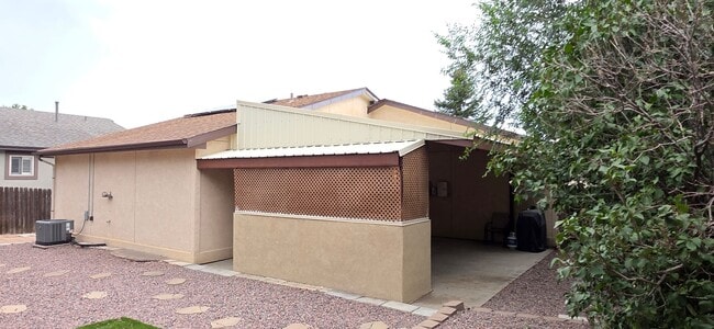 Building Photo - Stunning 4-bedroom, 2.5-bathroom home near...