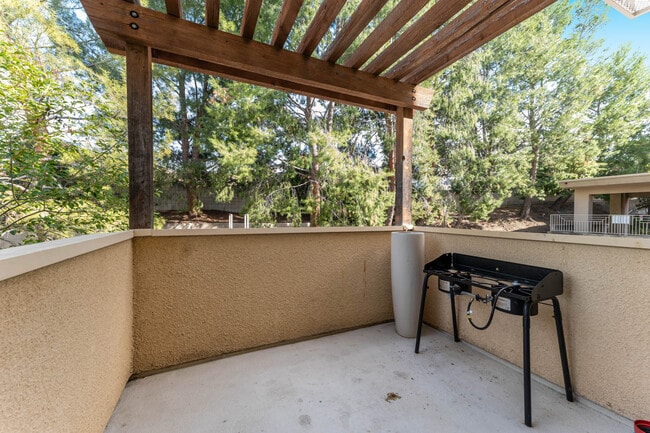 Sun-drenched balcony - 5220 Premiere Hls Dr