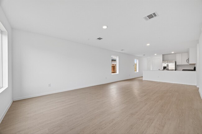 Building Photo - 3025 Fantasy Ter Dr