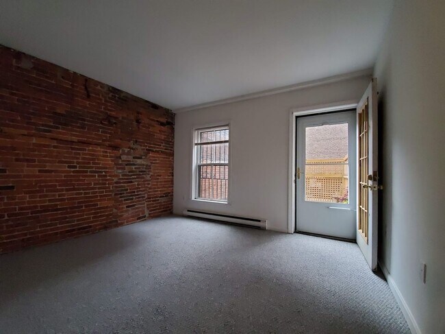 Building Photo - Nice 3 bed in South End