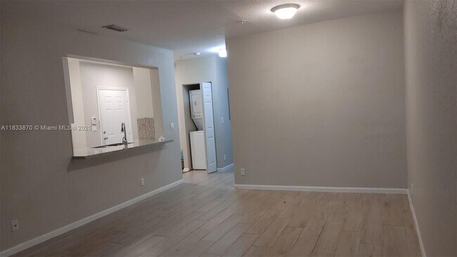 Building Photo - 1165 Golden Lakes Blvd