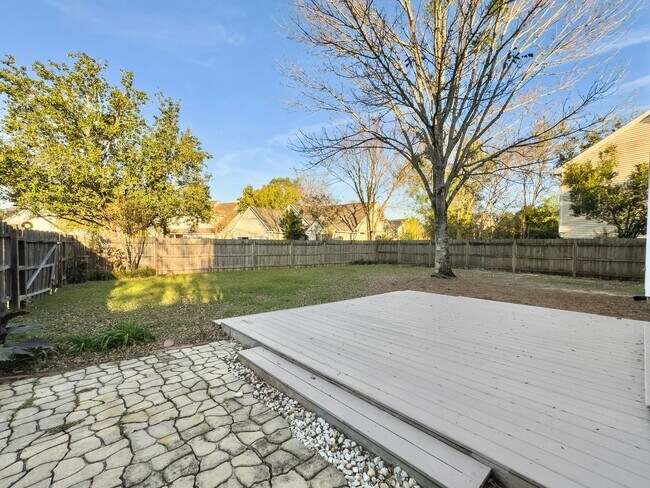 Building Photo - 4080 Laurelwood Dr