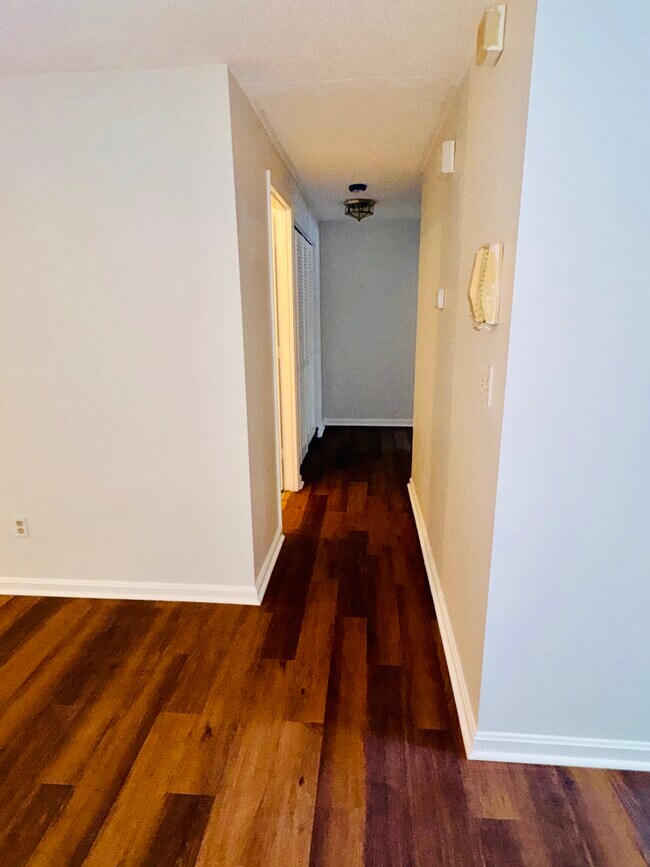 Building Photo - 255 North Rd