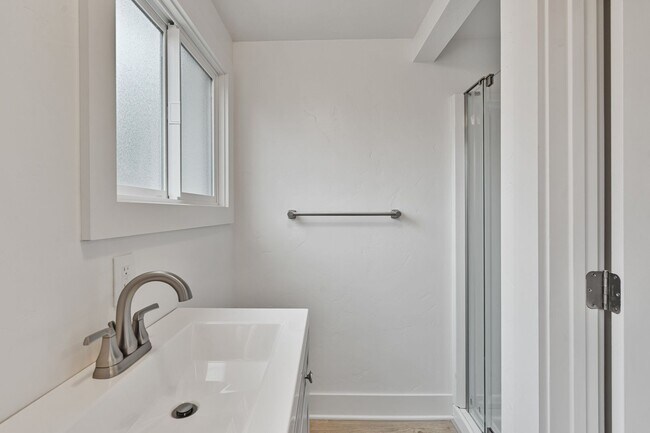 Building Photo - Beautifully Remodeled Home