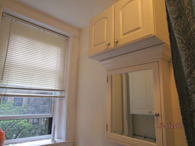 Building Photo - 116 Riverway