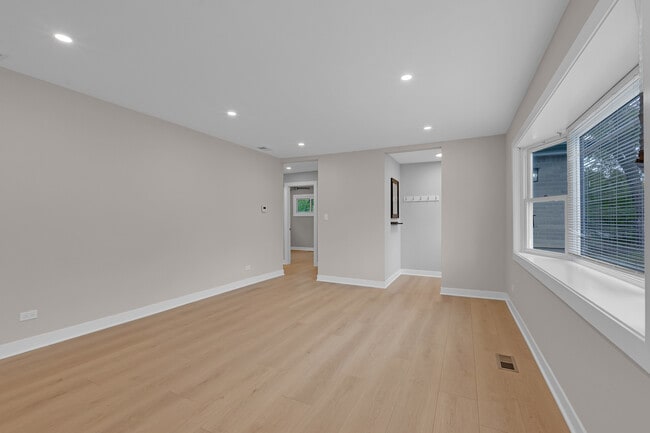 Building Photo - 1055 N Bluebonnet Ln