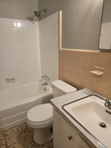 Building Photo - 700 Delverton Rd