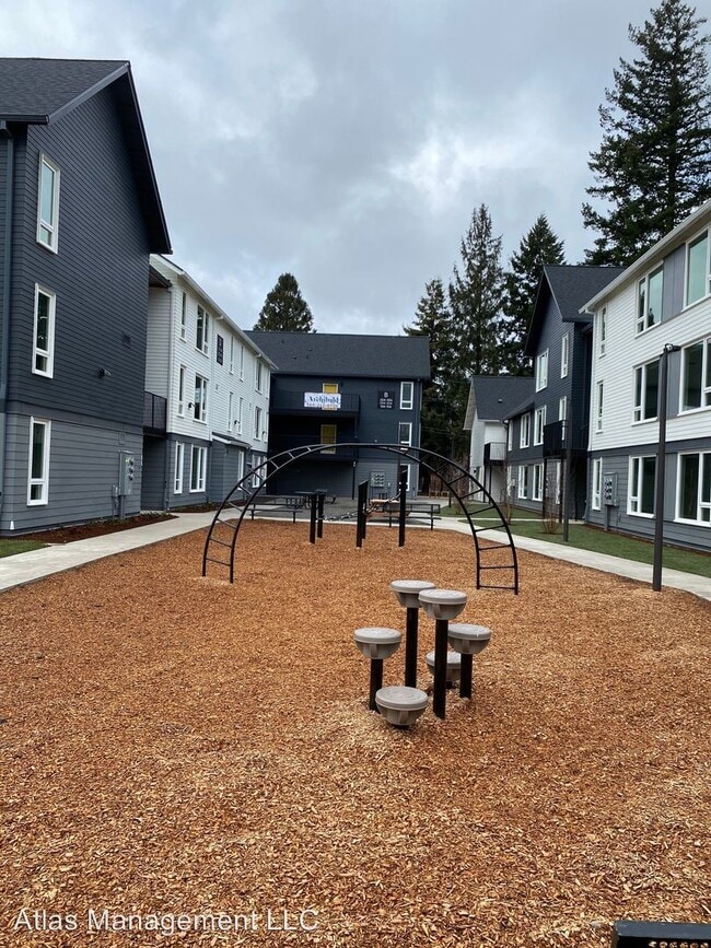 Building Photo - 468 SE 202nd Ave