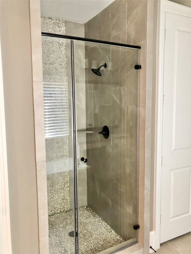 Building Photo - 520 Pedernales St