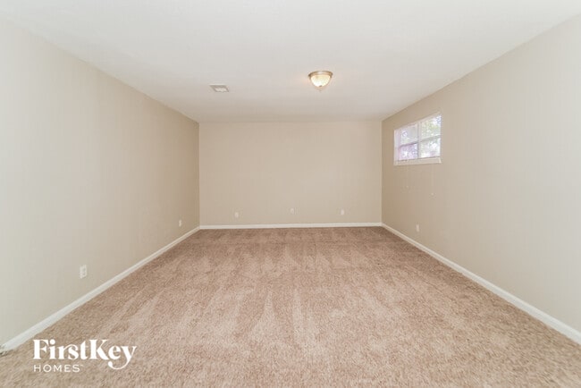 Building Photo - 710 Canary Cir