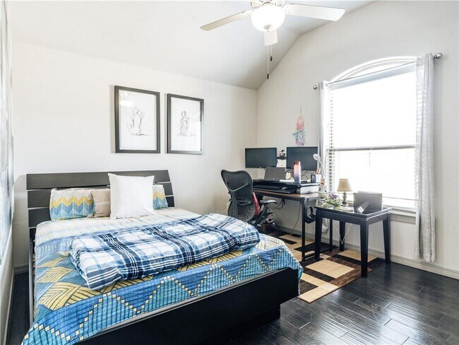 Building Photo - 130 Cisterna Dr