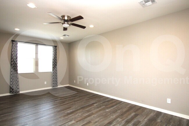 Building Photo - 17120 N 9th Pl