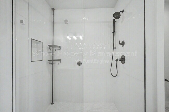 Building Photo - 4339 Kalamath St