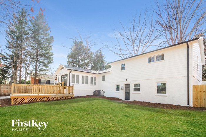 Building Photo - 2112 Pebble Dr