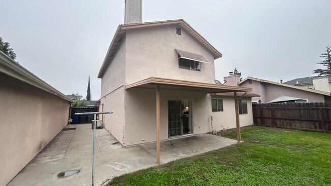 Building Photo - 560 Clover Dr