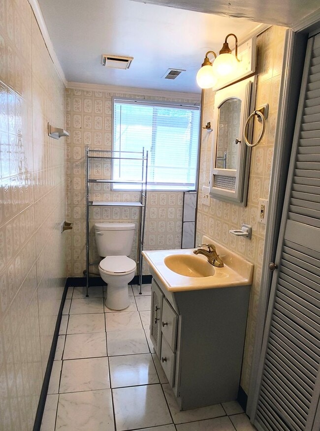 Building Photo - Great 5 Bed 3 Bath Rambler Home in Sandy