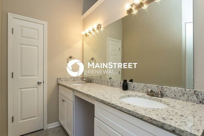 Building Photo - 4 Bedroom Pet-Friendly Home in Acworth, GA with Main Street Renewal