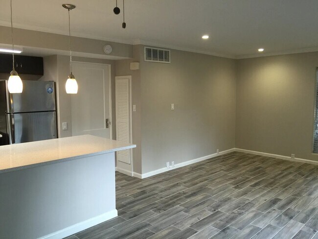 Building Photo - 3271 Sul Ross St