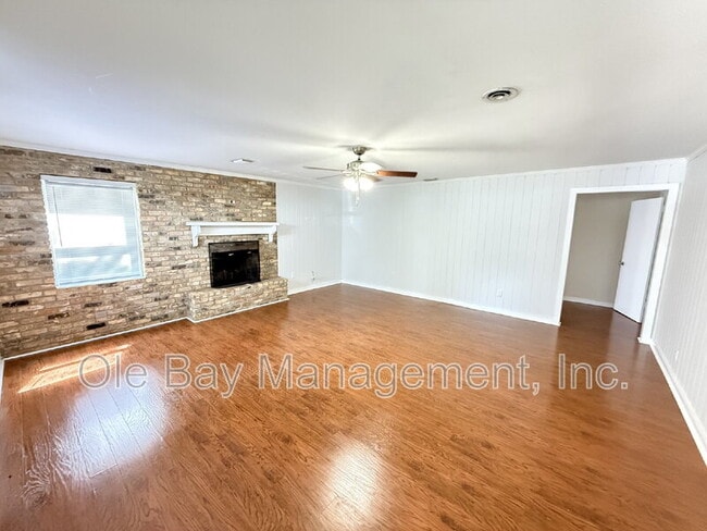 Building Photo - 4650 Rosewood Dr
