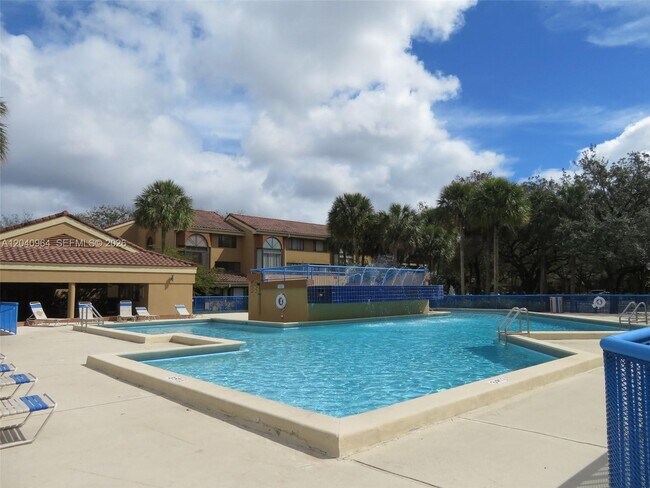 Building Photo - 15575 Miami Lakeway N