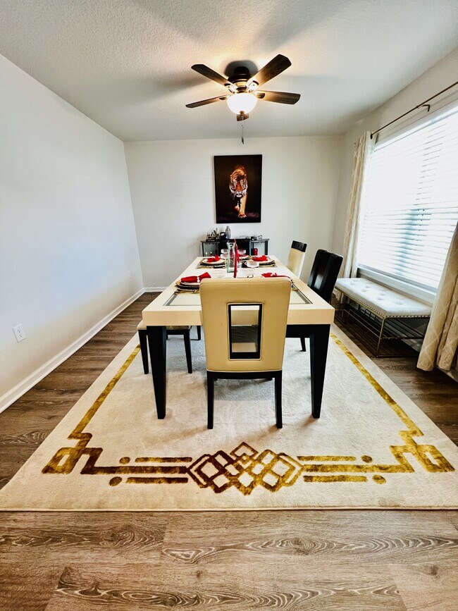 Building Photo - 603 Champ Trl