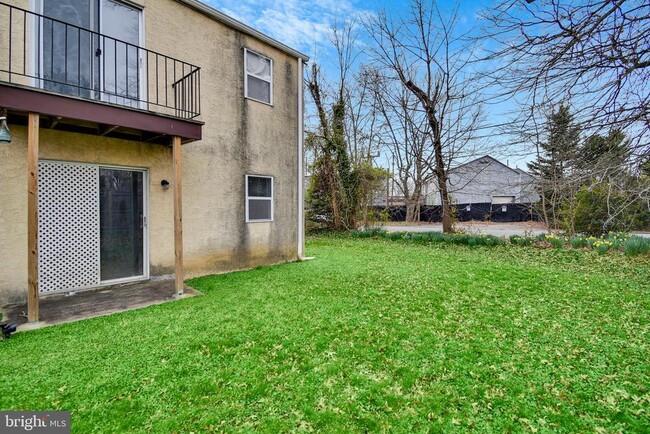Building Photo - 602 Country Ln