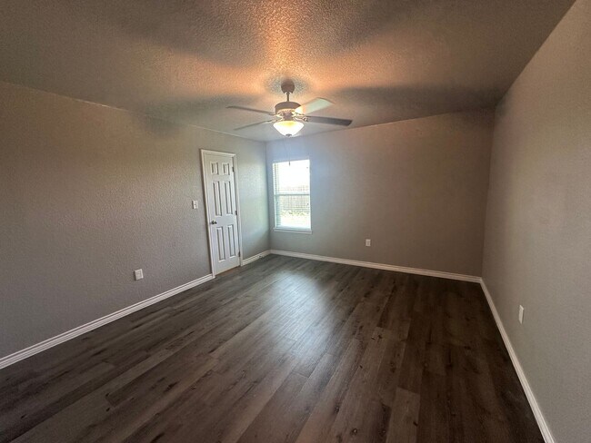 Building Photo - 3Bed/2Bath