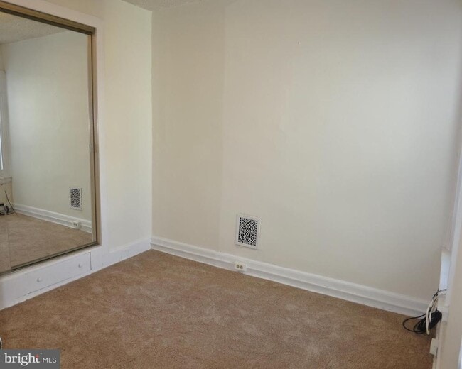 Building Photo - 245 Kalos St