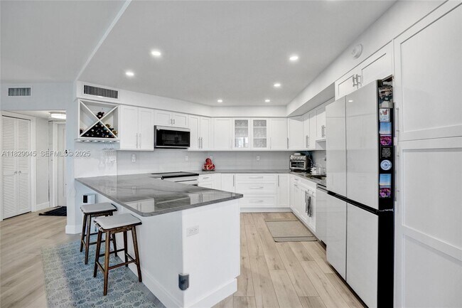 Building Photo - 1340 S Ocean Blvd