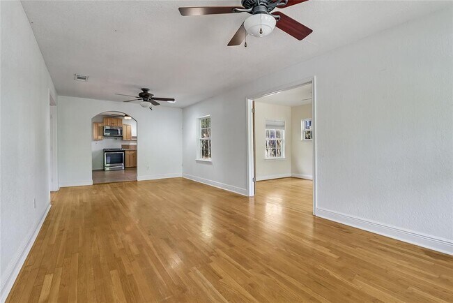 Building Photo - 1706 Maple Ave