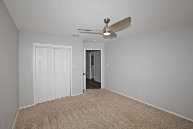 Building Photo - 3537 Tripp Ave