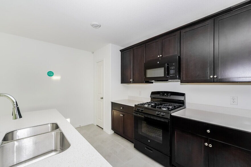 Building Photo - 8413 High Robin Ave