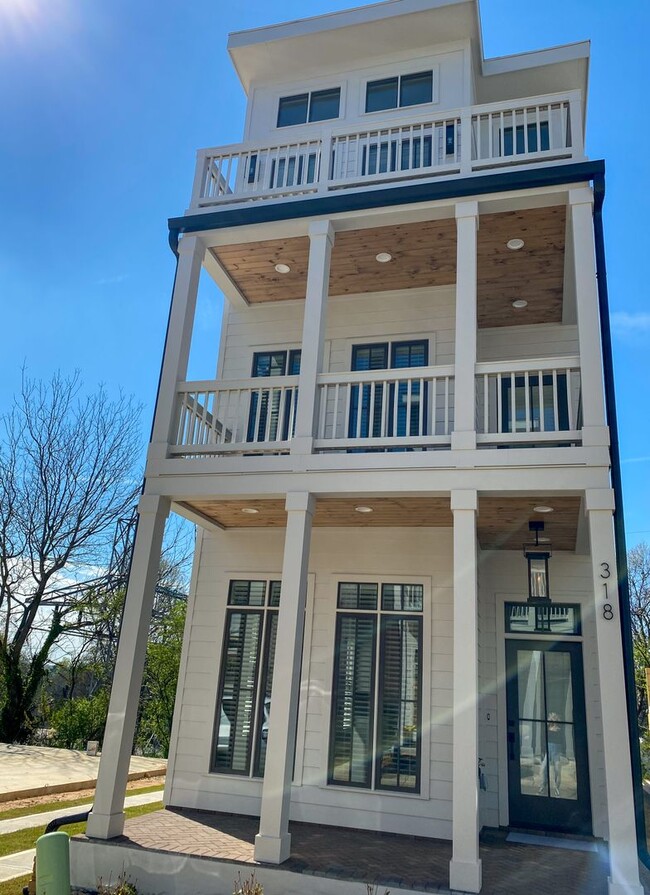 Primary Photo - Gorgeous Downtown Gainesville Home