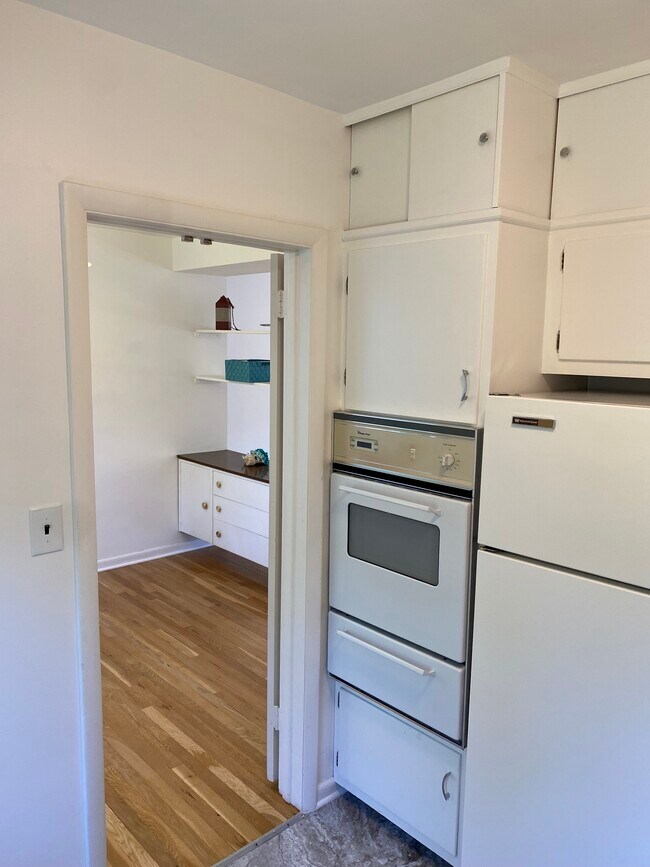 316 F Kitchen Wall oven and Fridge - 310 E Melrose Ave