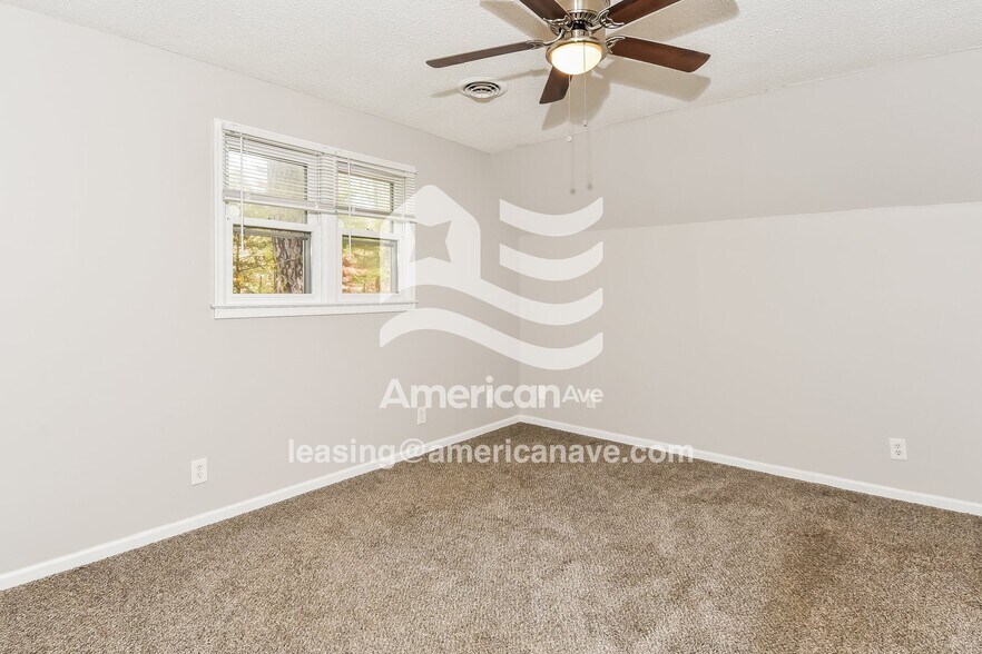 Building Photo - 100 Clearview Dr