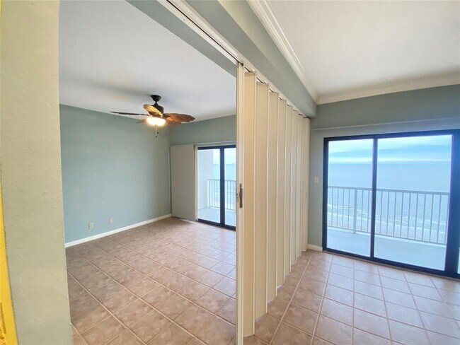 Building Photo - 7700 Seawall Blvd