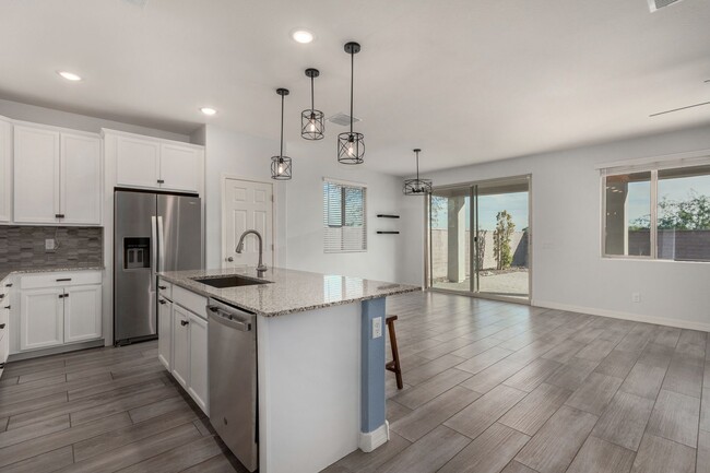 Building Photo - Move-In Ready Home with Verrado Amenities!