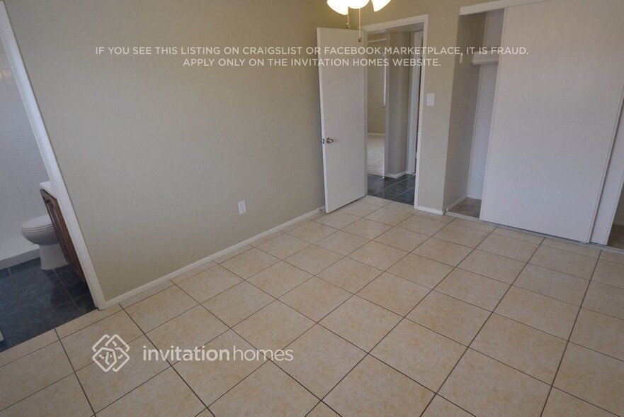 Building Photo - 1643 N 56th Ln