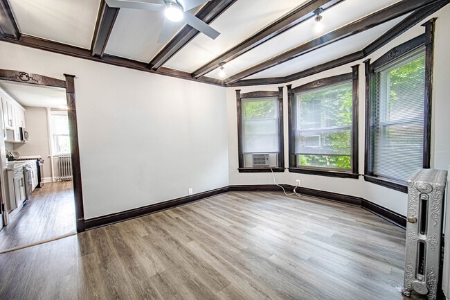 Building Photo - 6362 S Greenwood Ave